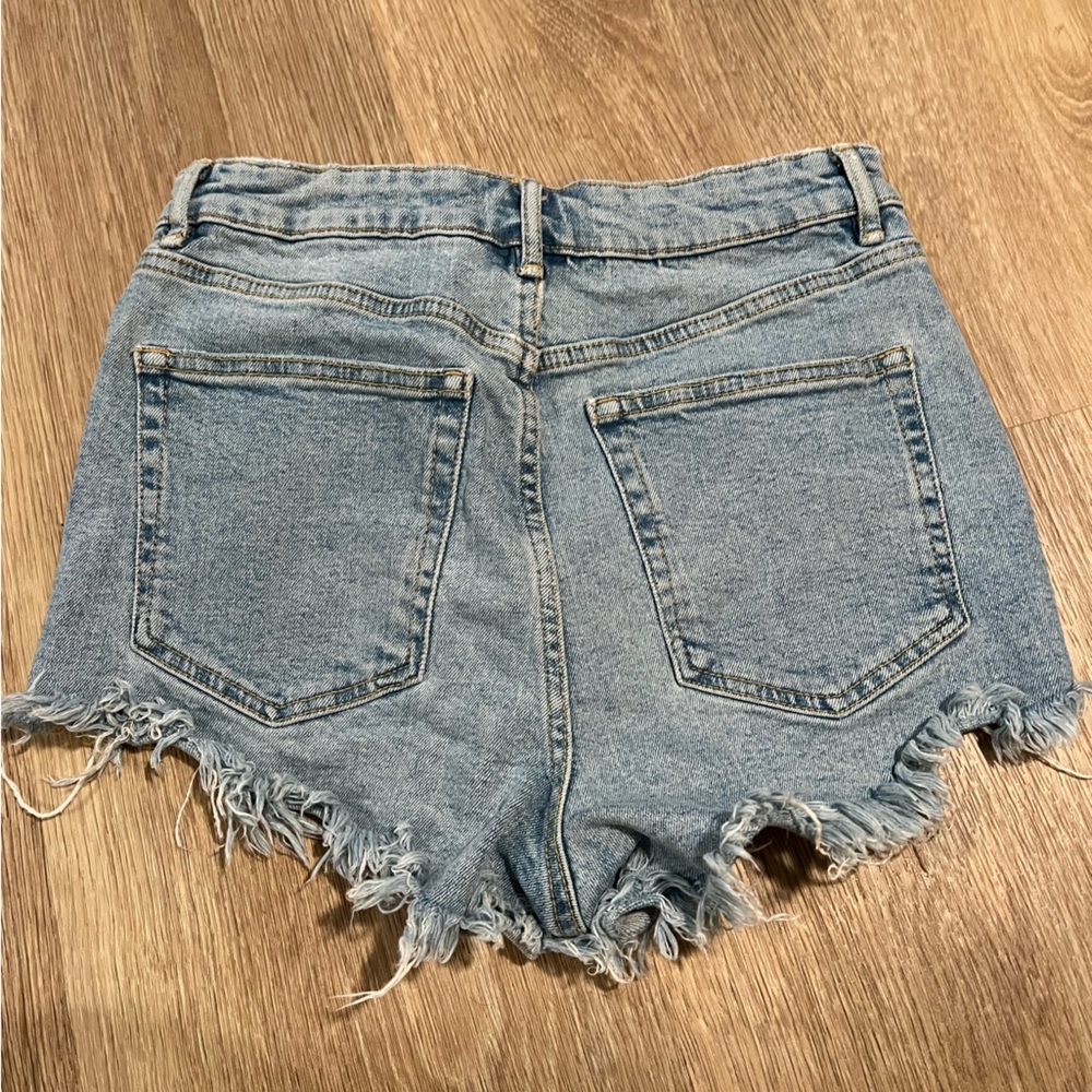 ZARA LIGHT WASH DENIM SHORTS SIZE 6